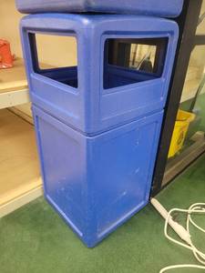 lot 1413 image: Blue Trash Bin