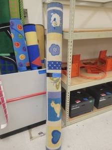 lot 1419 image: 7.5ft Animal Themed Childrens Rug