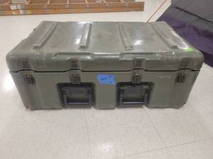lot 1430 image: Hard Leg Army Green Traveling Case