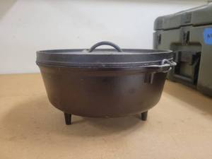 lot 1431 image: Lodge 12in Cast Iron Campfire Pot W Handle