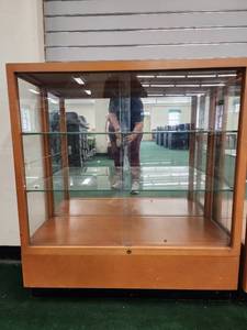 lot 12920 image: Wood and Glass Display Cabinet W Mirrored Back