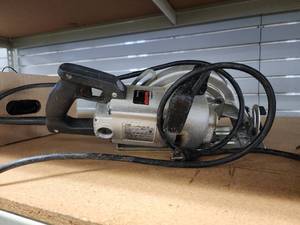 lot 12939 image: Black and Decker Model 2700 - 7 14in Worm Drive Saw