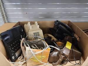 lot 12940 image: Lot of 5 Telephones