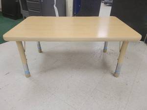 lot 1472 image: Jonti Craft 4ft Childrens Rectangle Table&nbsp