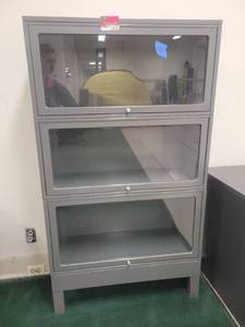 lot 1475 image: 1982 Jebco 3-Compartment Storage Cabinet W Windows&nbsp