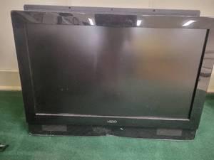 lot 1477 image: Vizio VW32L HDTV30A Television