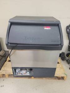 lot 1497 image: Commercial Scotsman CU1526MA-1E Ice Maker&nbsp
