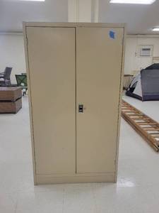 lot 12975 image: Metal Storage Cabinet W Shelving&nbsp