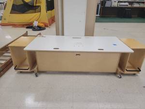 lot 12977 image: 5ft Mobile Jonti Craft Activity Table