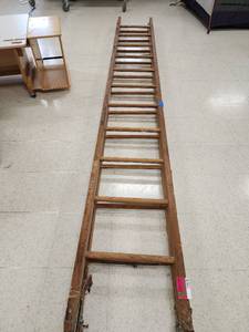lot 12978 image: Oklahoma League 9- 12 Ft Extended Ladder