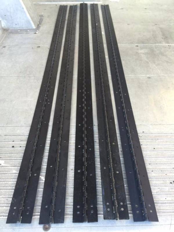 lot 1408 image: I knew 51 inch piano hinges all aluminum no r...
