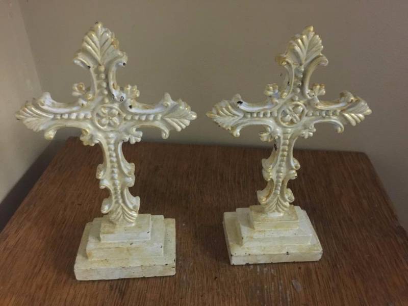 lot 23 image: (2) 9 inch decorative crosses great Decore pe...