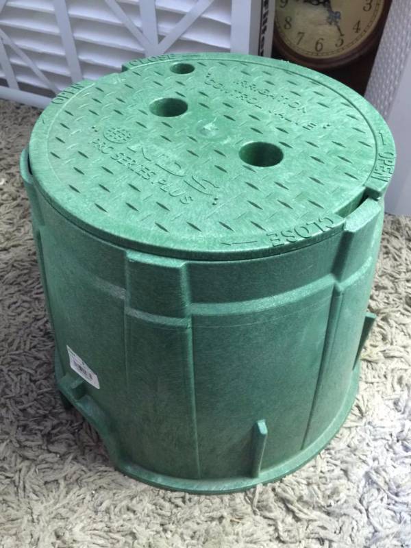 lot 473 image: 10 inch round I see the box and overlapping c...
