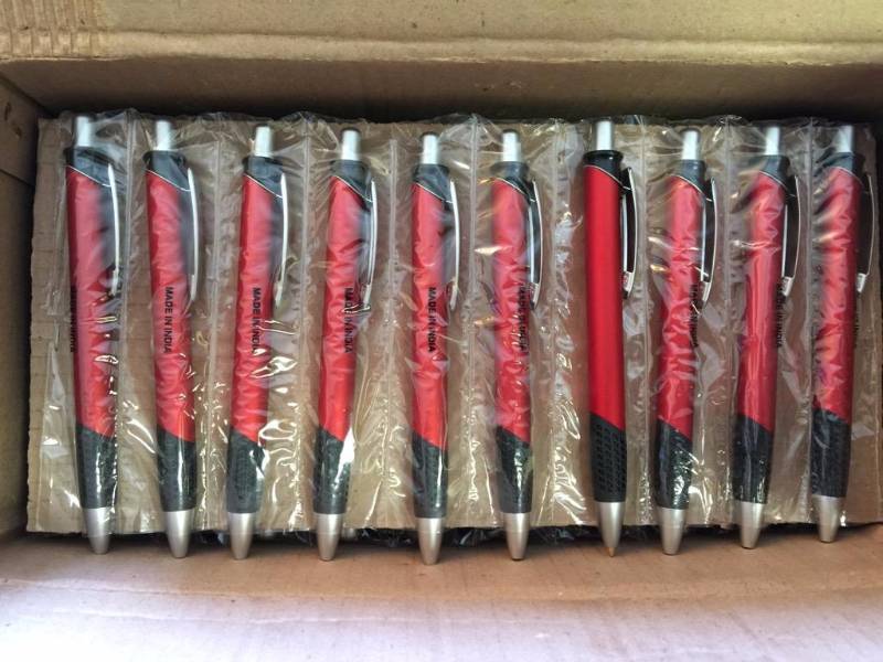 lot 513 image: Case of 125 pens they do not have any adverti...