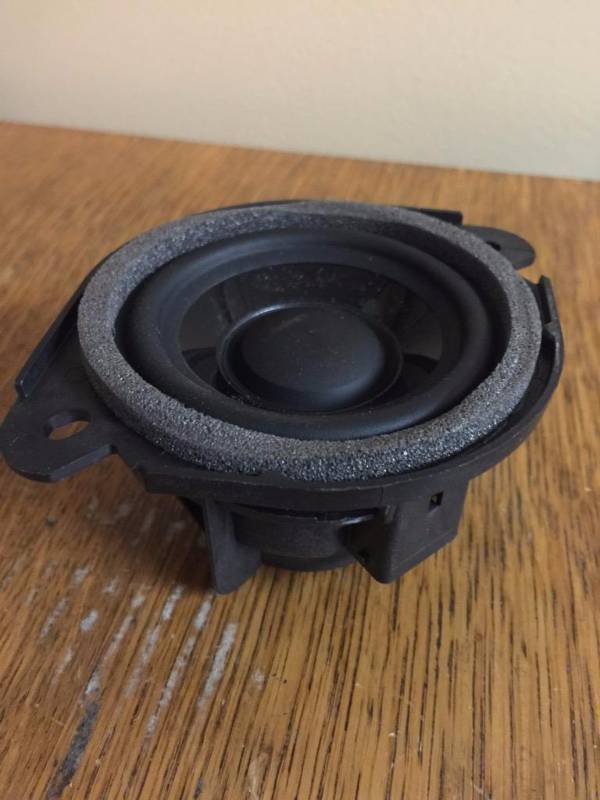 lot 53 image: This lot is for 10 small speakers 3 inch many...