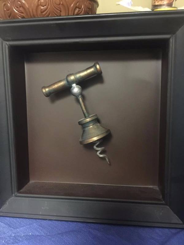 lot 55 image: Neat bar Decour pieces were kitchen 12 x 12...