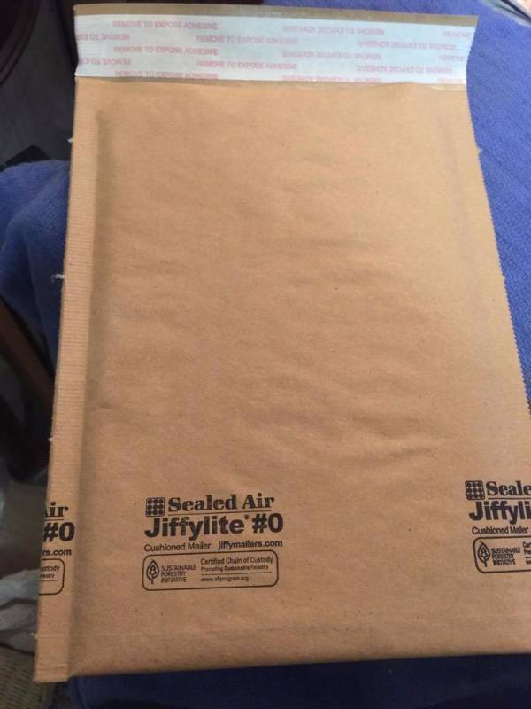 lot 716 image: Case of 50 jiffy light bubble self seal shipp...