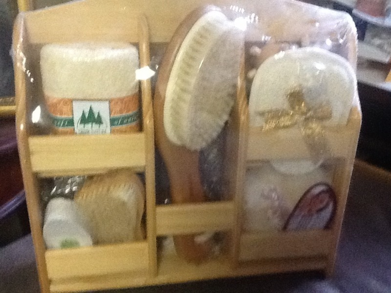 lot 7519 image: Shower kit great gift