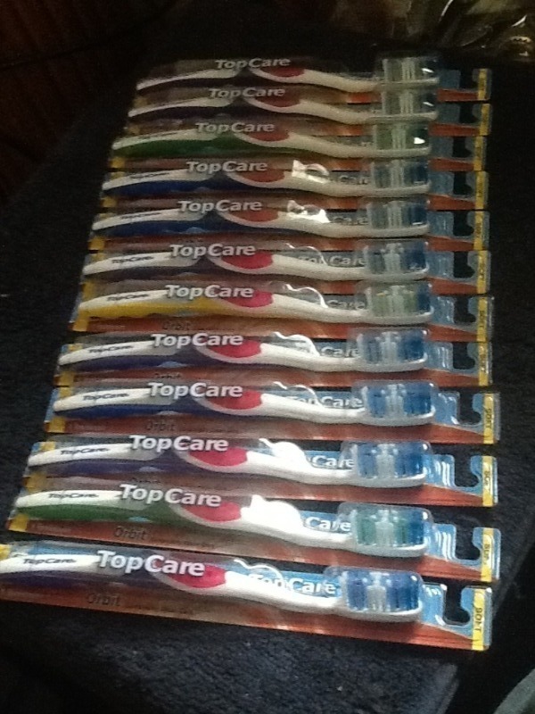 lot 7548 image: One dozen new packaged toothbrushes