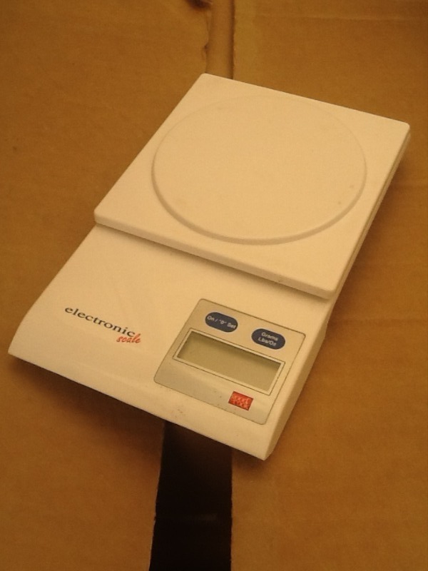 lot 7667 image: Small electronic scale