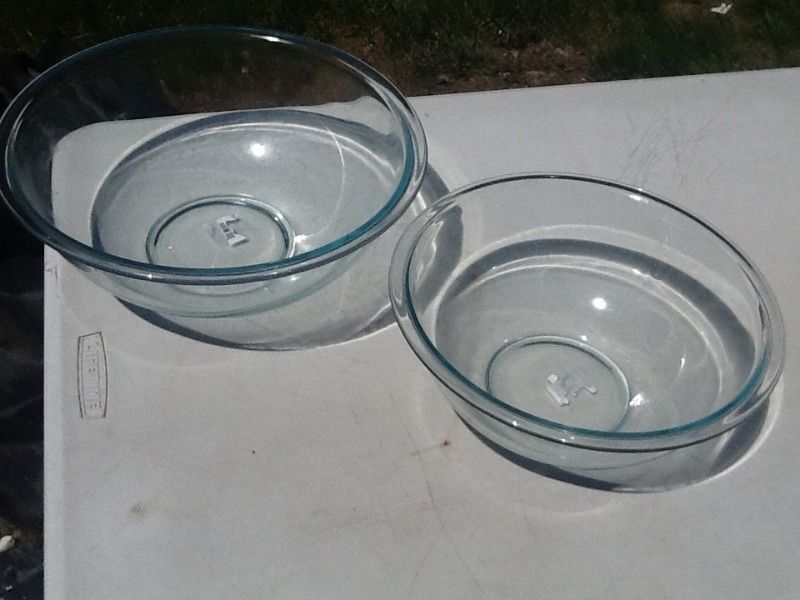 lot 7743 image: Large and medium Pyrex bowl