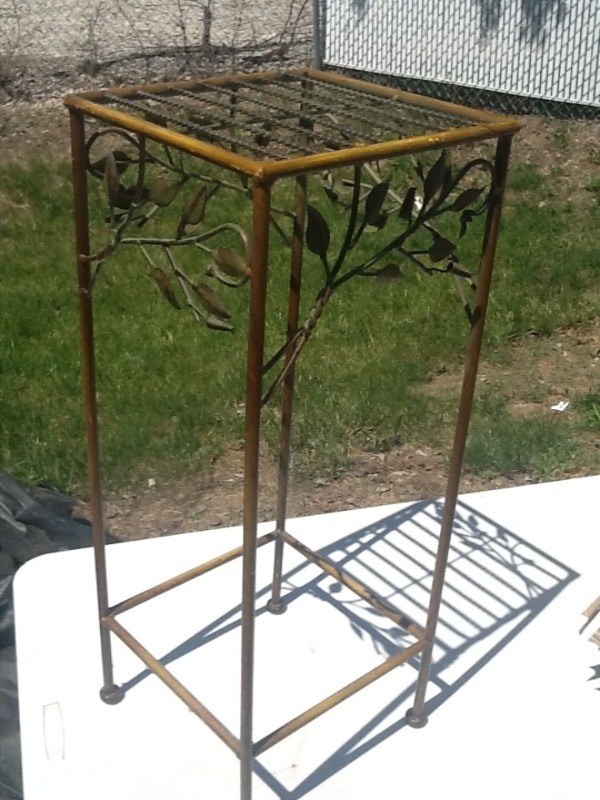 lot 7744 image: Iron plant stand