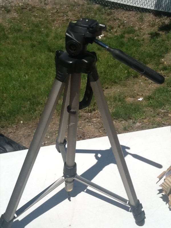 lot 7748 image: Nice camera tripod