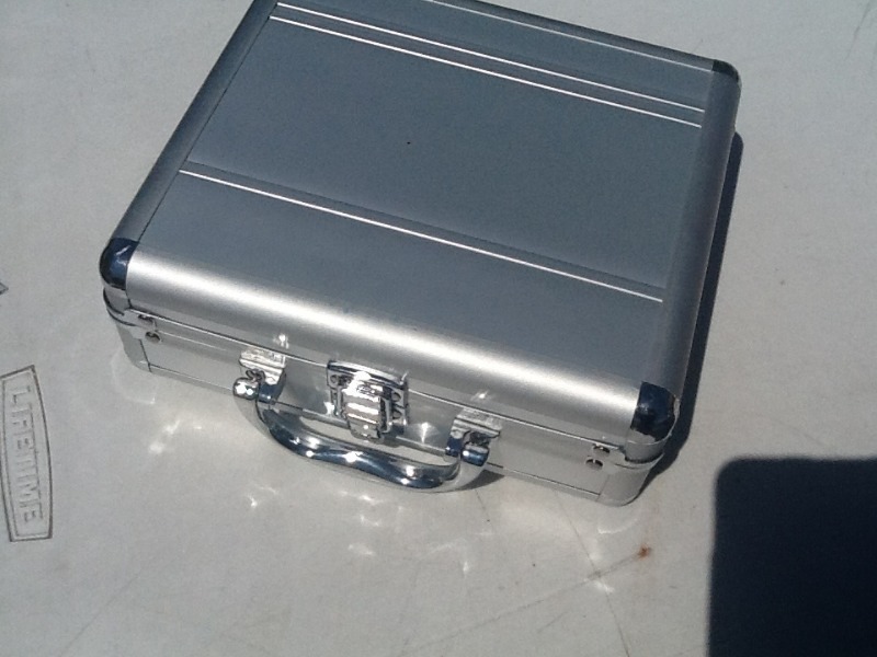 lot 7754 image: Small aluminum case could make great small gun case use your imagination