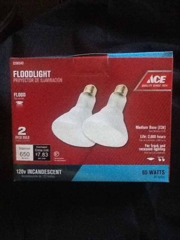 lot 7824 image: Three cases of indoor spot lights last picture