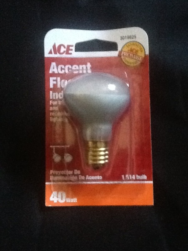 lot 7829 image: Three cases of indoor spot lights last picture