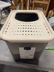lot 38707 image: Amazon Basics Nonstick Top-Entry Cat Litter Box with Filter Lid, Large, Gray