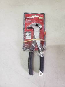 lot 2774 image: Husky 7 End Nippers With Hammer Claw