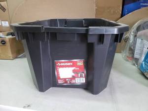 lot 2817 image: Husky 15 Gallon Latch And Stack Tote