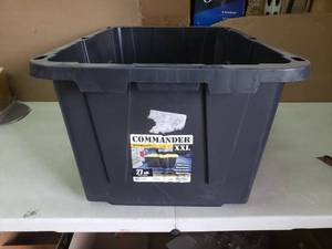 lot 2821 image: Commander XXL 27 Gallon Tote