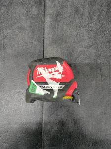 lot 3759 image: Milwaukee 35 Tape Measure