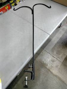 lot 1138 image: Outdoor Hanging Plant Pot Stand With Clamp 48L