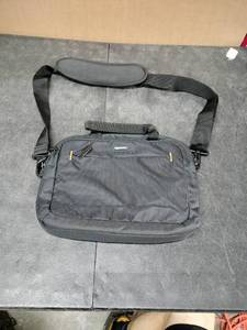 lot 3702 image: Amazon Basics 15.6 LaptopTablet Case