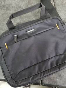 lot 5899 image: 15.7 Laptop or Tablet Carrying Case