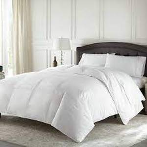 lot 2789 image: Queen Sized White Comforter