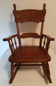 lot 1001 image: Vintage Childs Wood Rocking Chair