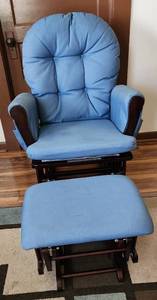 lot 1002 image: Glider Rocker and Matching Gliding Footstool by Starcraft