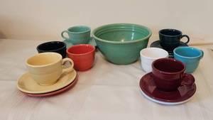 lot 1025 image: Vintage Bauer Pottery Mixing Bowl 8.5 #18 - Fiesta Cups and Saucers 8 each