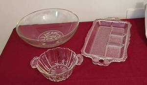 lot 1032 image: Vintage Glass Bowls 1-5 and 1- 10 - Relish Tray 13.5, very heavy.  See Pictures