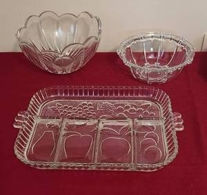 lot 1033 image: Vintage Indiana Snack Tray 12.5 clear glass - Vintage 8 Bow and 7 Bowl Clear Glass. See Pictures