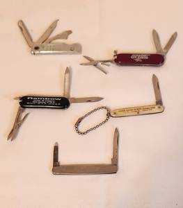 lot 1044 image: 3 Multi Tool Knives - 2 Folding Knives - See Pictures