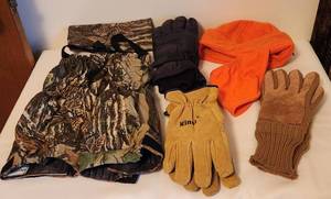 lot 1049 image: Camo Gators with carrying bag, Cabelas size Large - Kinco Lined Gloves XL - Primal Lined Gloves with Synthetic Down Lining XL - Lined Knit Gloves, One Size Fits Most - Orange Nordic Gear Hunting Cap