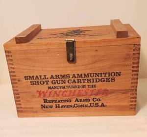 lot 1050 image: Winchester Western Wood Ammo Box