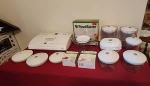 lot 1077 image: Food Saver Model V845 and Accessories - See Pictures