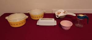 lot 1078 image: 2 Vintage Pyrex Dishes 1 12 Pint, Butter Dish - Gravy Seperator - Small Dish Oven Ware USA - Syrup Pitcher
