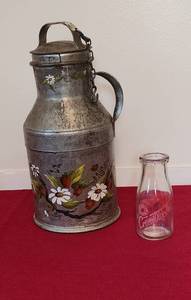 lot 1086 image: Vintage CreamMilk Can, 1 Gallon, Hand Painted Flowers & Fruit - Vintage 12 Pint, Cream O Weber, MilkCream Bottle